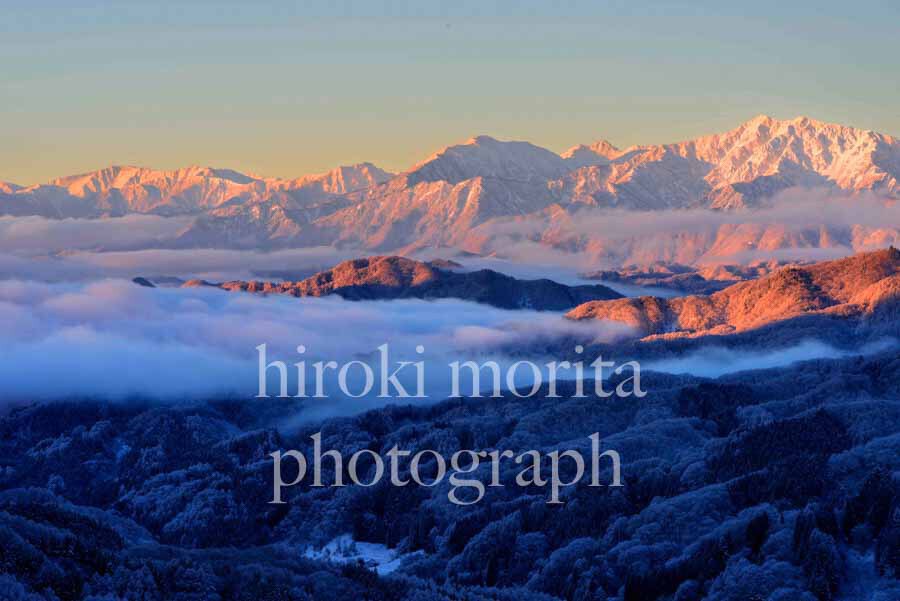 長野県　朝日に染まる北アルプス