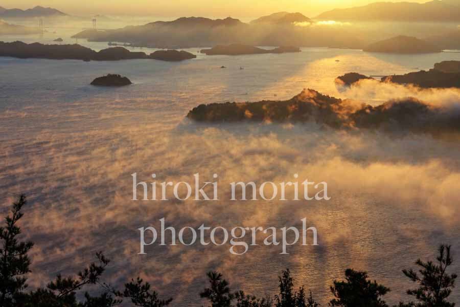 広島県　霧漂う瀬戸内海