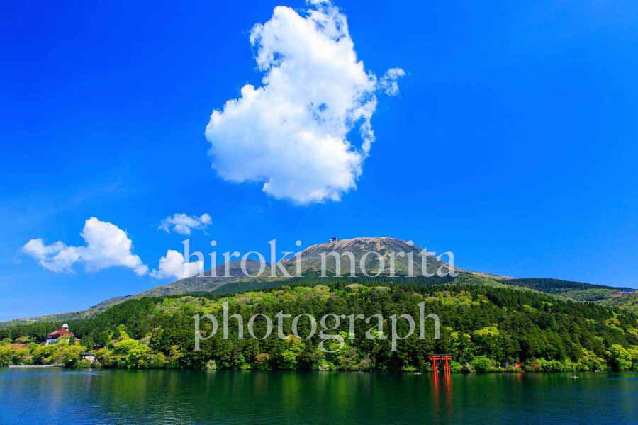 神奈川県　箱根芦ノ湖にて　箱根駒ヶ岳