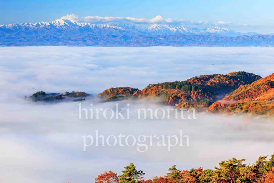 山形県　雲海の盆地